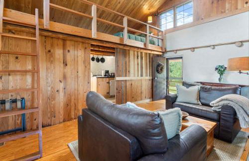 Rustic Baileys Retreat Cabin Near Wineries! - Foto 8