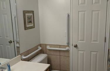 Beautiful Large Residential Home - Photo 32