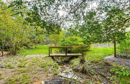 Renovated Carrboro House with Deck and Fire Pit! - Foto 33