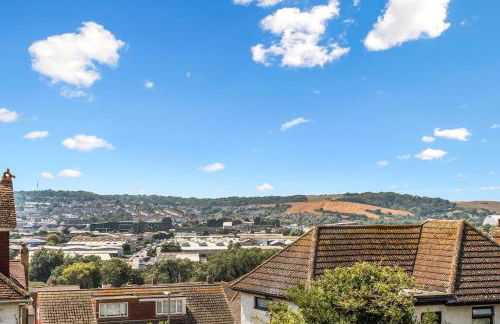 Stylish 5-Bedroom House, Accommodates 10, Fast Wi-Fi & Private Garden - Foto 33