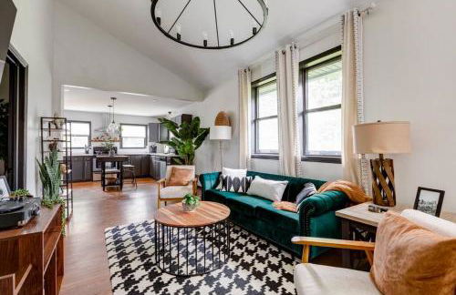 NEW - Modern Rustic Retreat Ardmore Chalet - Foto 18