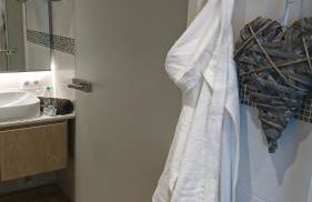 Maurers Schlierseetraum 1 hochwertige Erdgeschosswohnung mit allen Raffinessen erfreut sich auch Urlauber idealerweise für Paar mit Kindern geeignet und Vierbeiner Dank des tollen Zauns auf der Terrasse stylisch und edel von der Ausstattung mit 64 qm - Foto 18