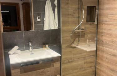 Arc 1950 Ski in Ski out and Spa- Newly refurbished 153 Sources De Marie- 2 bedroom , 2 bathroom-Sleeps 4-6, Mont Blanc view from every window, Free WiFi - Foto 9