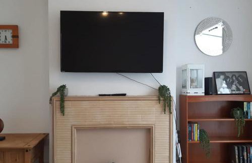 Free Parking Spacious Home - Photo 44