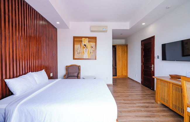 Palm River Boutique - Photo 11