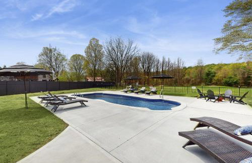Close to Lake George! Couples Retreat with Pool - Foto 1