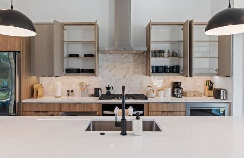 Luxury Getaway Near AT&T Stadium - 4BR Entire House-Hot Tub & Arcade - Foto 49