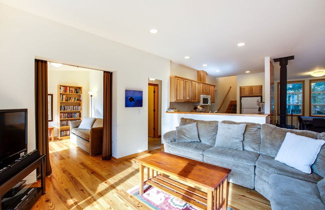 70MBR- Hot Tub - BBQ - Wi-Fi - Pets Ok - Sleeps 8 - Foto 8