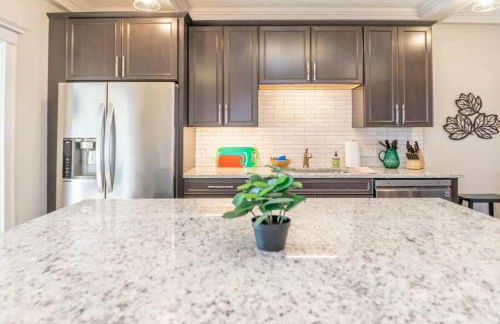 Magnolia on the Park Spacious 4BR ABODEbucks - Photo 16