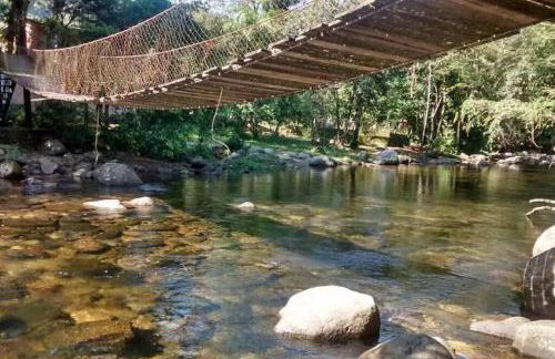 Casa com churrasqueira e piscina, perto de riacho - Foto 10