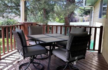 Luxury 6BR Retreat Firepit Foosball Backyard - Foto 26