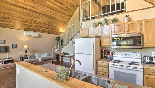 Riverfront Hungry Horse House with Large Deck! - Foto 3