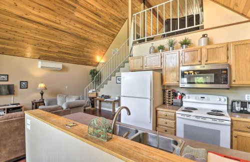 Riverfront Hungry Horse House with Large Deck! - Foto 3