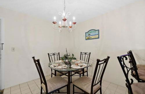 Cozy Ocean Condo with Pool Small Dog Friendly - Foto 11