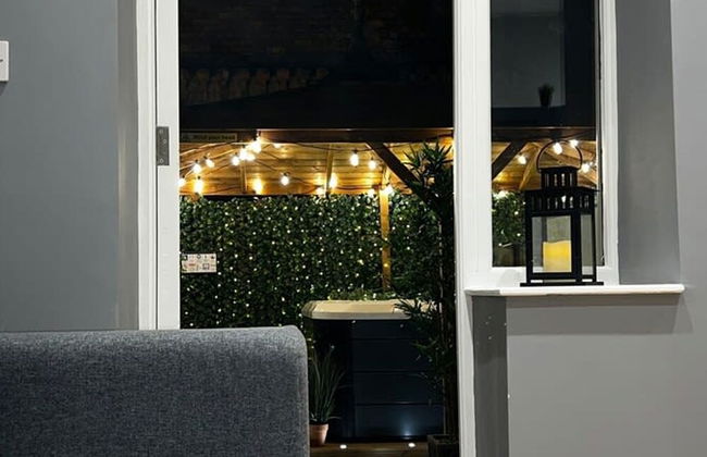 Romance On The Rows - Hot Tub City Centre - Photo 7