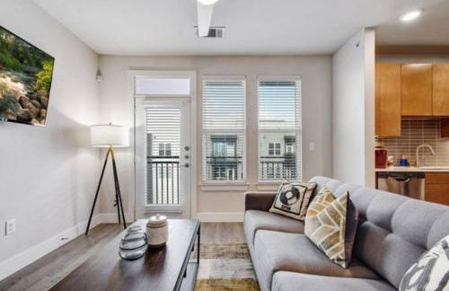 Luxurious Studio, Work from Home, Wifi, Riverwalk - Photo 16