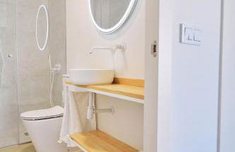 Slow Home Apartments - Photo 15