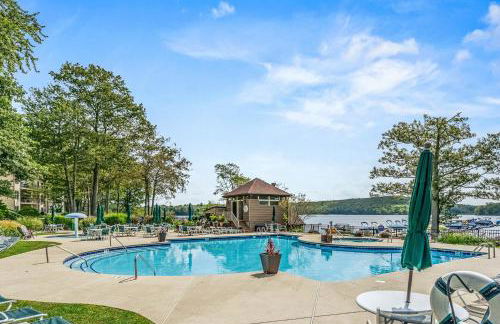 Epic Views and Pool Access! Gem on Big Boulder Lake - Foto 27