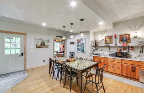 10 Mi to Mtn Resort Normalville Cabin with Balcony! - Foto 11