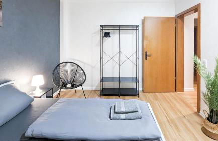 ALFA 4 Zimmer Apartment 8 Personen TV WIFI WM I 4BR 7Beds I 8 people I Kitchen l Bathroom - Foto 10