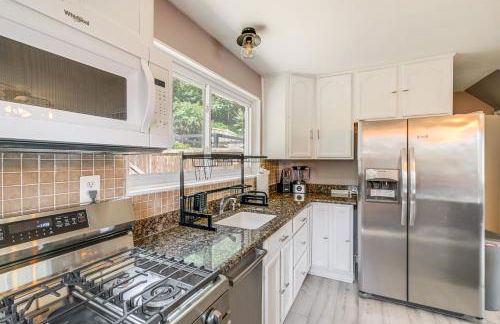 Arlington Townhome with Furnished Patio! - Photo 3