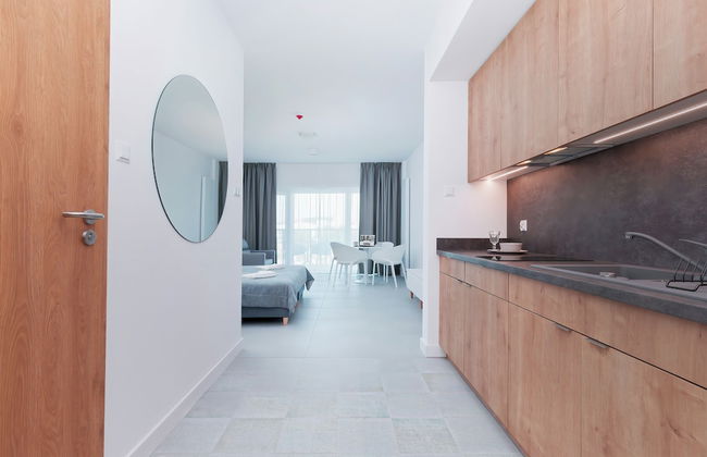 Aquamarina Prima Apartments by Renters - Photo 9