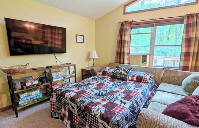 The Bear Foot Lodge by Avantstay Game Room, Deck, Beach/lake Access - Photo 7