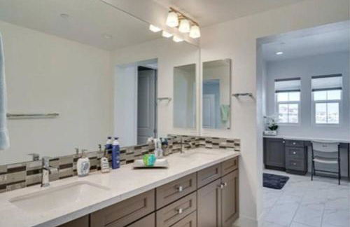 Waterfront Resort Style Villa - 5 min to fastwater - Foto 2