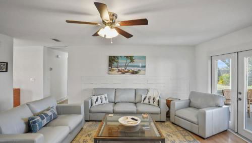 Southern Mermaid Cottage- Pet Friendly Fenced - Photo 3