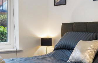 Deluxe 2-Bedroom Serviced Apartment with Free Parking - Foto 8