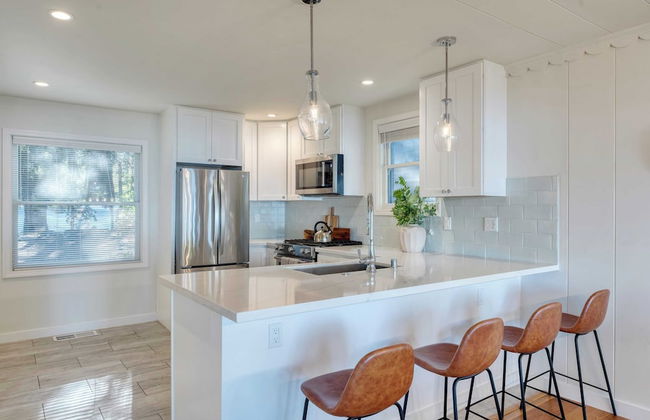 West Shore Lake House by Avantstay Ski Cabin w/ Backyard Sledding Hill! - Photo 17