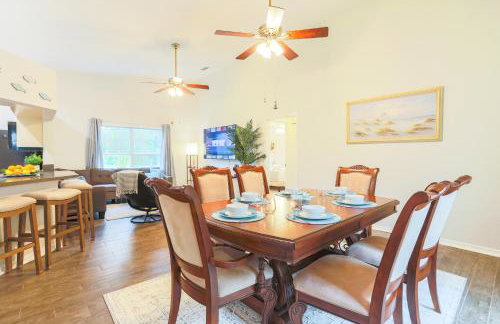 Salty Tide Getaway - Nightlife, Pool, Play, Beach - Foto 21