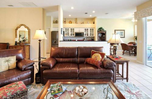 Serene pool home in the exclusive Heritage Oaks Golf & Country Club - Foto 17