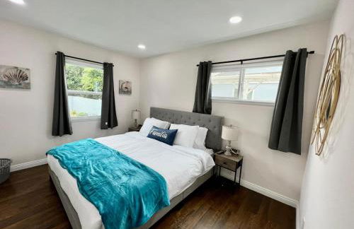 Cozy 3BR Home With Pool, Yard, Garage, and 80 inch TV! - Foto 25