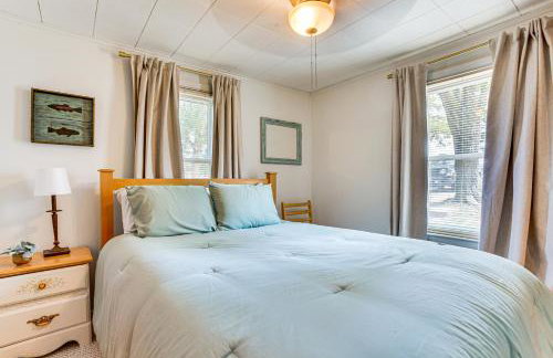 Lakefront Home with Patio in Havana! - Photo 14