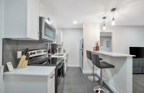 Walk to Stadium, 2 Parking spots, Dog Park, BBQ - Foto 26