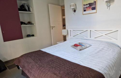 Charmant T3 plain-pied avec terrasse privée, parking gratuit et piscine à Baden - Photo 31