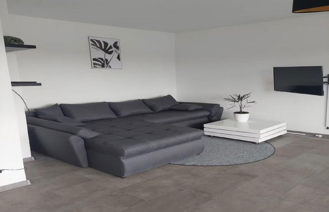 Modern Apartment With Balcony - Photo 23