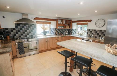 Riverside Barn - Photo 8