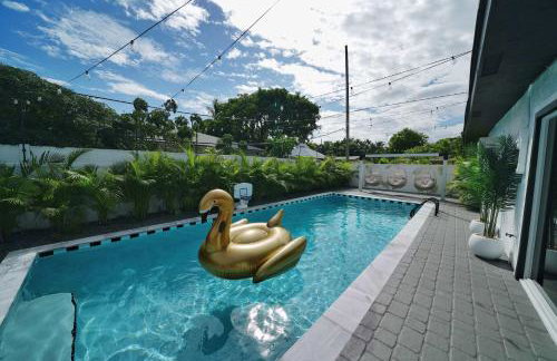 5 Min to Beach - Heated Pool Hot Tub 85 TV's BBQ Games - Foto 2