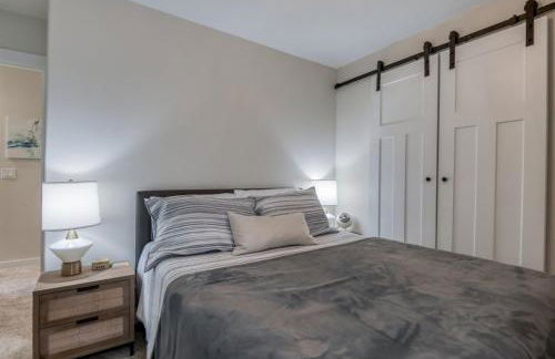 The Moby House Coastal Retreat with Ocean Views & Hot Tub - Foto 46