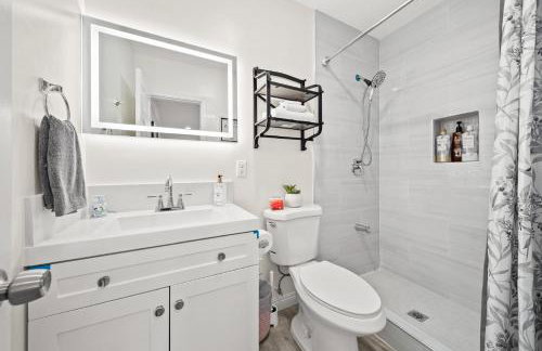 Dreamy & Relaxing Gem With Backyard - 12mins to DT LA - Foto 42