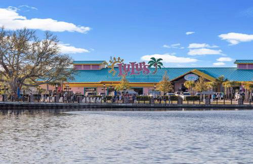 Sunshine House #2-Selfie-Friendly - Steps to Beach - Foto 41