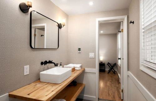 *NEW* Large Backyard ~ Game Room ~ Firepit ~ Lake - Foto 14