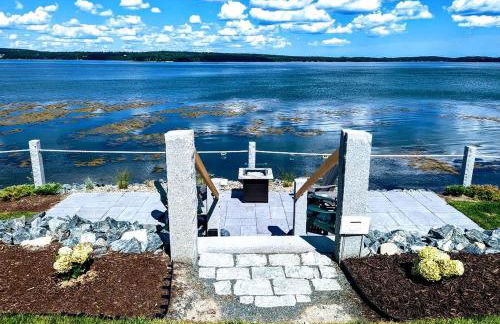 Gorgeous Beach House with Private Beach, Fire Pit & Outdoor Living Near Bar Harbor, Hancock Point Maine - Photo 12