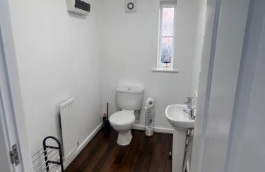 New Manchester City Getaway House with 2 FREE Parking - Foto 20