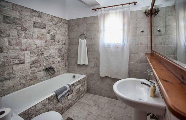 Petrinos Milos - Foto 18