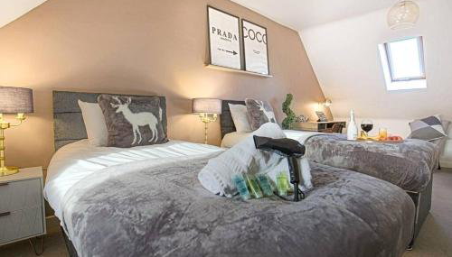 Stylish House with Smart TVs and Netflix, Fast Wifi, Free Parking and Garden by Yoko Property - Foto 3