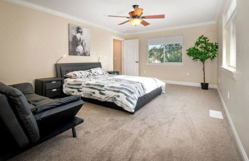 New Luxury 5BR Cabin in Pine Mountain Lake! 1 Minute to Beach! Massage Chair! Close to Yosemite! Perfect for Retreats and Escapes All Seasons! - Foto 36