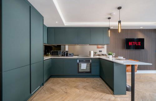 Skyvillion - COZY LARGE 4 & 1 Bed Apartments in London Enfield, Mins to Tube Station, Free Wi-Fi - Foto 9